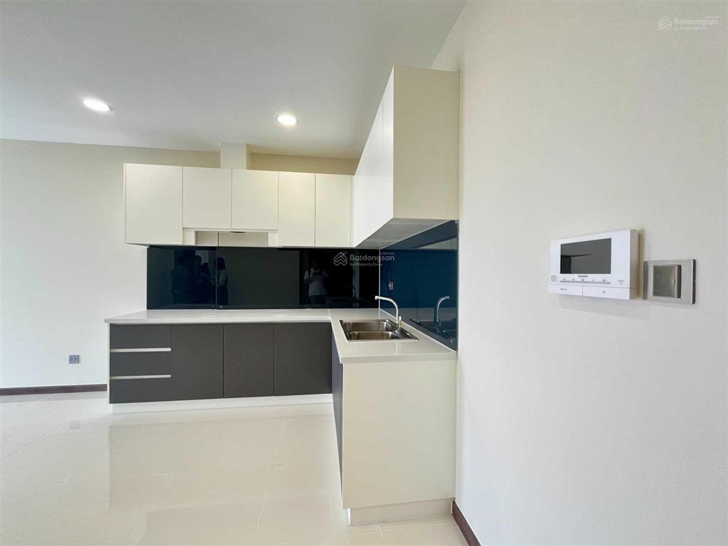 Cần bán căn 2pn giá 7,7tỷ không đăng giá ảo. căn hộ 2pn + 2wc 83m2 tầng trung view landmark 81, lđc