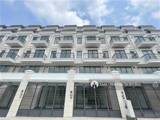 Nhà 5 tầng ngay cổng vạn phúc city, hướng đông nam, tâng nội thất