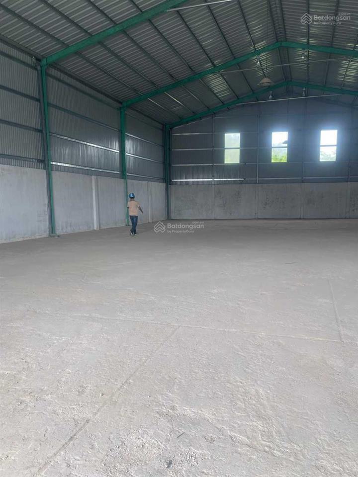 Cho thuê kho 1.000 m2 kế phòng bán vé xe phương trang và xe mỹ duyên