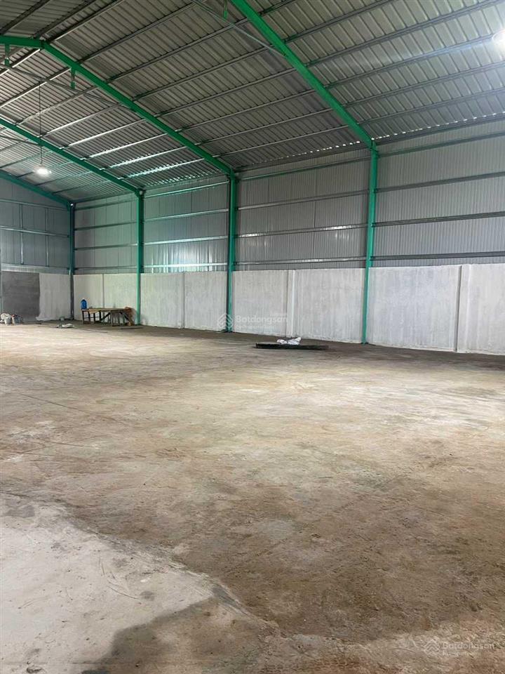 Cho thuê kho 1.000 m2 kế phòng bán vé xe phương trang và xe mỹ duyên