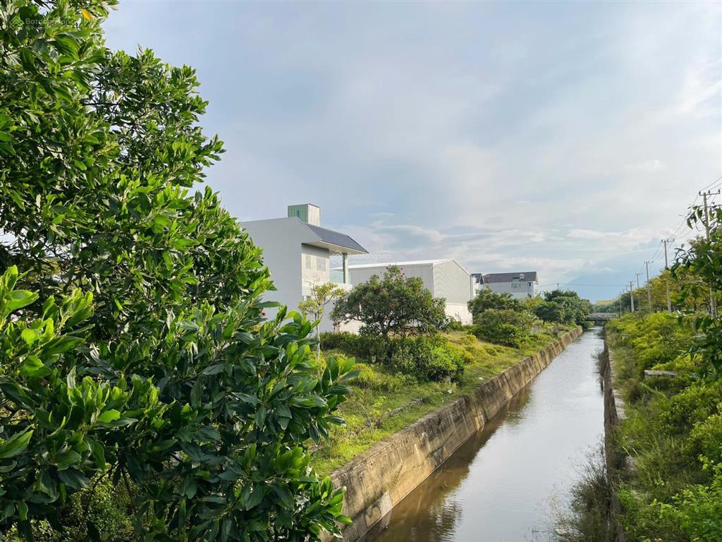 Chính chủ cần bán lô đất biệt thự view kênh sinh thái, mặt tiền 10m gần đường nguyễn tất thành
