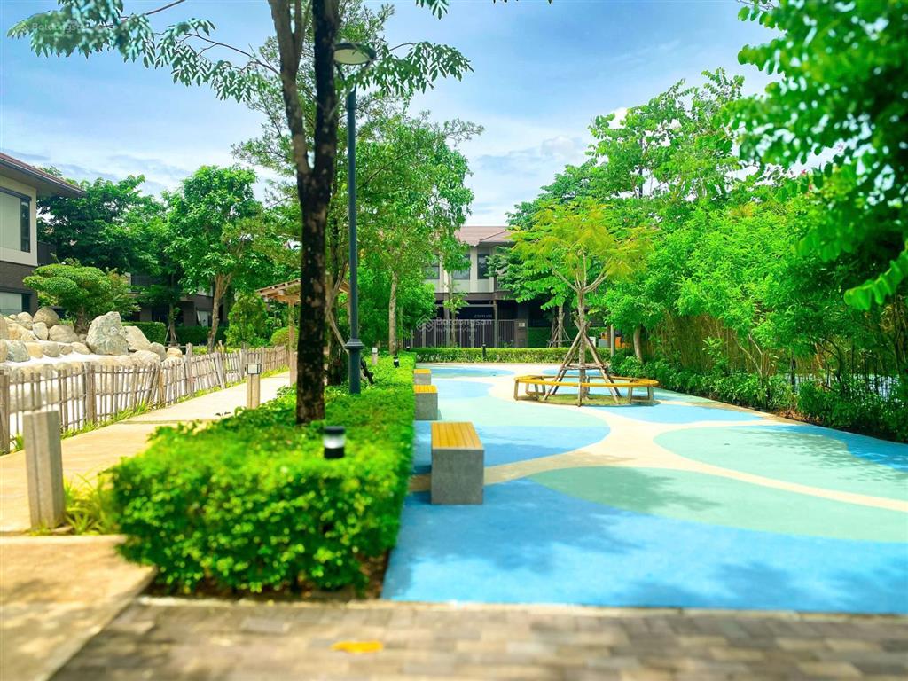 Chuyển nhượng nhà phố 1 trệt 1 lầu, dt 90m2, giá 4.1tỷ (full sổ) vị trí đẹp.  0906 499 ***