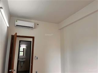 Cho thuê căn góc 64m2 2 phòng ngủ 2wc + ban công, có rèm + 3 máy lạnh, giá 5triệu.  0906 499 ***