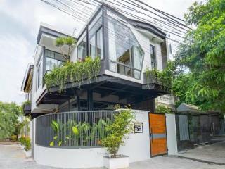 Sụp  bán villa 2 tầng siêu đẹp góc 2 mặt tiền đường nguyễn đức ngay biển phạm văn đồng, đà nẵng.