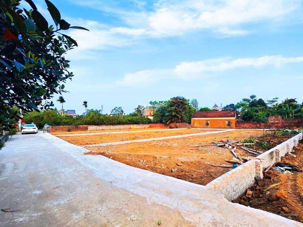 Cần bán lô đất 335.2m2 tại thôn 2, xã phú cát, quốc oai, hà nội