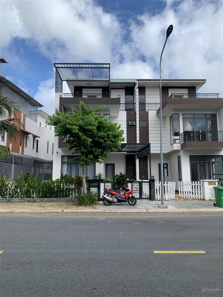 Biệt thự góc 2 mặt tiền ven sông vị trí đẹp, giá trả trước 800tr góp 24 tháng