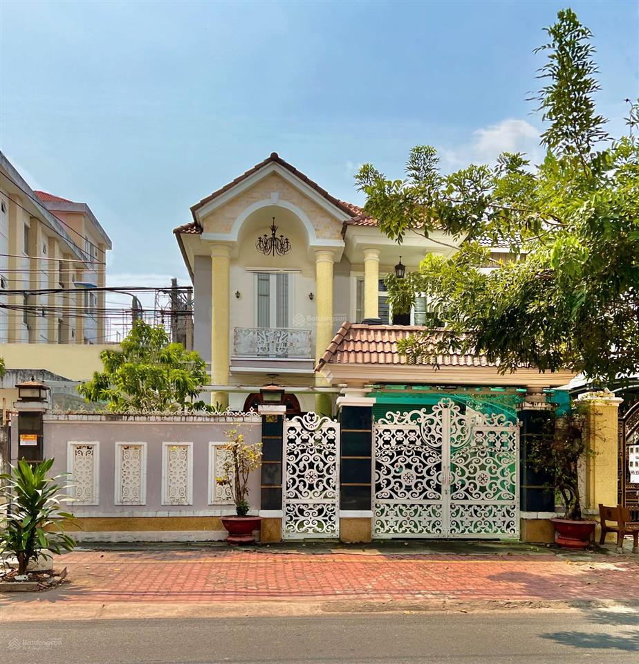 Biệt thự mặt tiền trần hưng đạo, trung tâm tp. tây ninh, full nội thất cao cấp