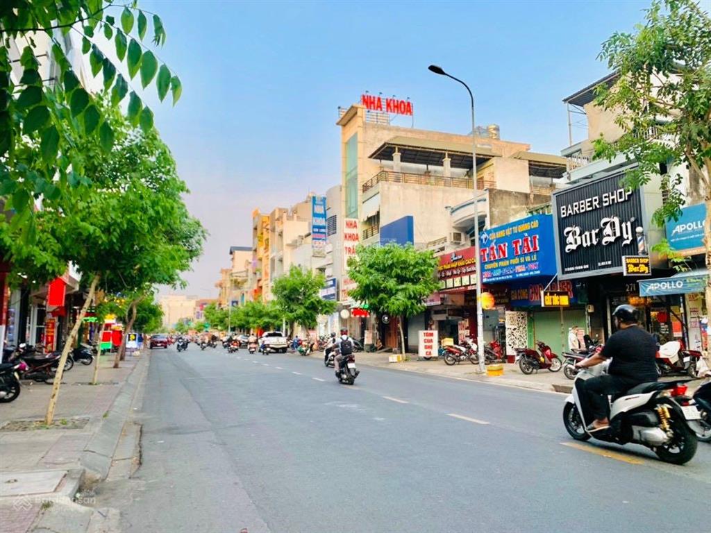 1 căn duy nhất đoạn đẹp mặt tiền tân sơn nhì 4.4x18m đúc 2 tấm, chính chủ cần bán gấp giá cực tốt