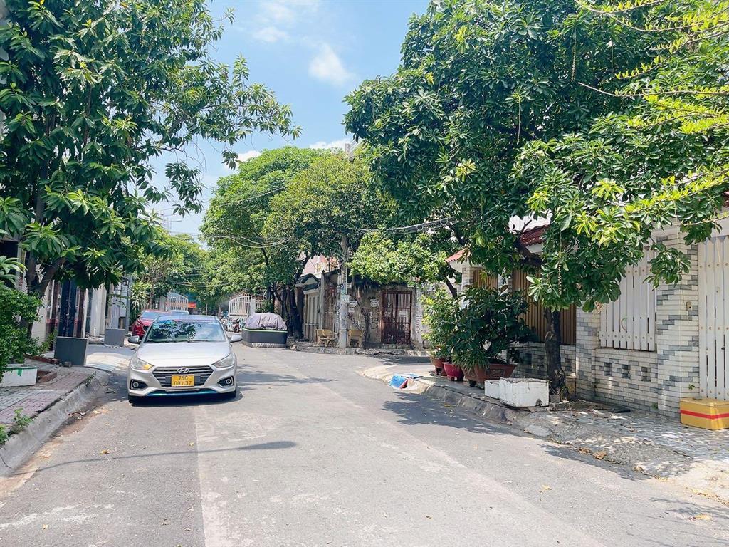 Căn góc khu biệt thự 320 độc lập 6.6x19.5m, nhà cũ tiện xây mới. đường nhựa 10m thẳng đẹp, sạch sẽ