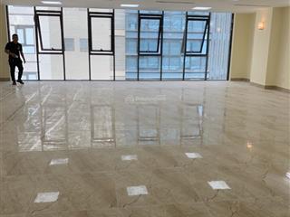 Cho thuê sàn văn phòng mới hoàn thiện tầng 5, diện tích 300m giá 46 triệu, mặt phố phạm văn đồng