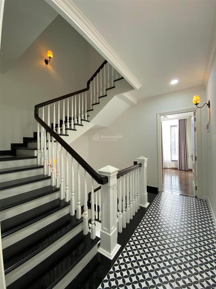 Cho thuê nhà 100m2, 3 tầng, 3 phòng ngủ 4 vệ sinh 6 triệu/tháng. cách chợ 300m chính chủ 0906 443 ***