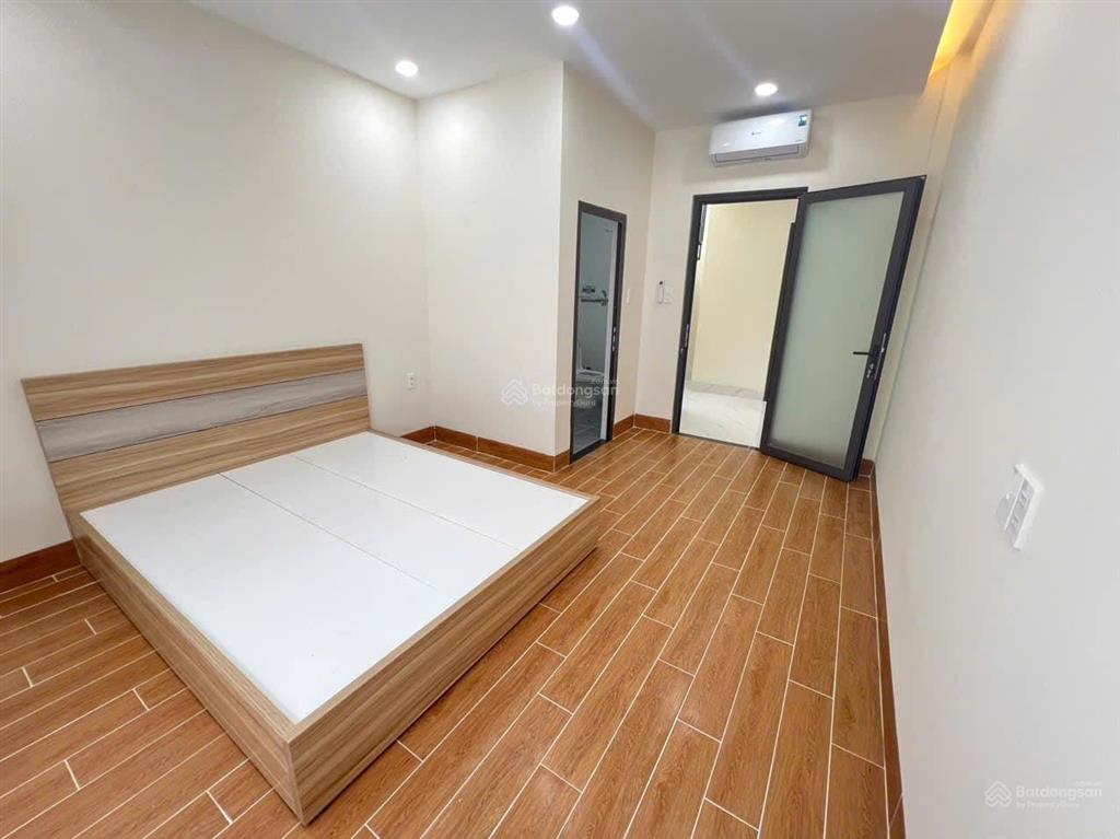 Cho thuê nhà 100m2, 1 trệt 2 lầu, 3 phòng ngủ 4 vệ sinh 6 triệu/tháng. chính chủ 0906 443 ***