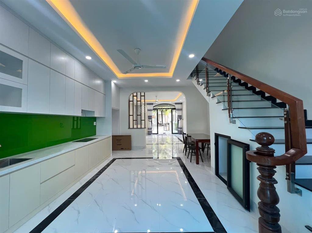 Cho thuê nhà 100m2, 1 trệt 2 lầu, 3 phòng ngủ 4 vệ sinh 6 triệu/tháng. chính chủ 0906 443 ***