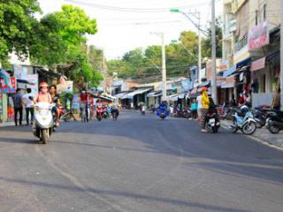 Bán đất gần biển hòn chồng, gần đại học nha trang, 69m2 ngang 5m, hẻm ô tô 5m. giá tốt 3.7 tỉ