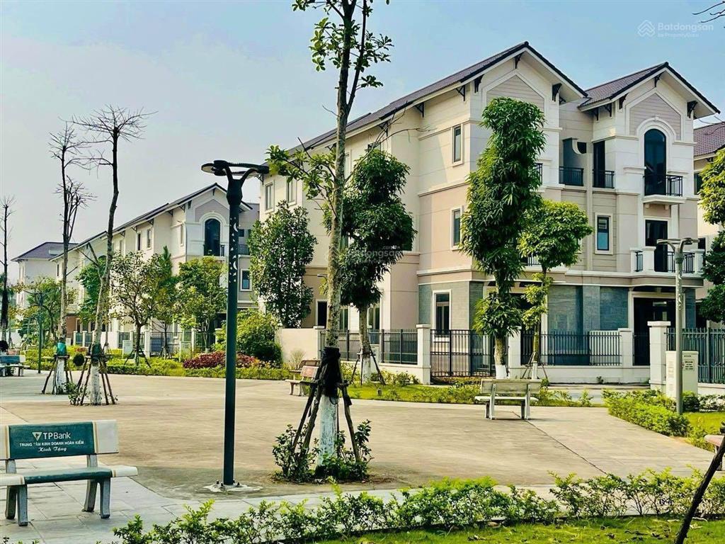 Chính chủ cần bán căn biệt thự 3 tầng siêu đẹp dt 135m2 trung tâm kđt centa city giá chỉ nhỉnh 9tỷ