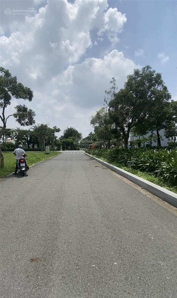 Cần bán lô đất đường d1 tại khu 5 sao, cần giuộc, long an. 100m2 giá 2tỷ850.  0931 112 ***