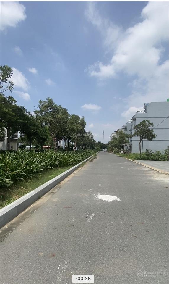 Cần bán lô đất đường d1 tại khu 5 sao, cần giuộc, long an. 100m2 giá 2tỷ850.  0931 112 ***