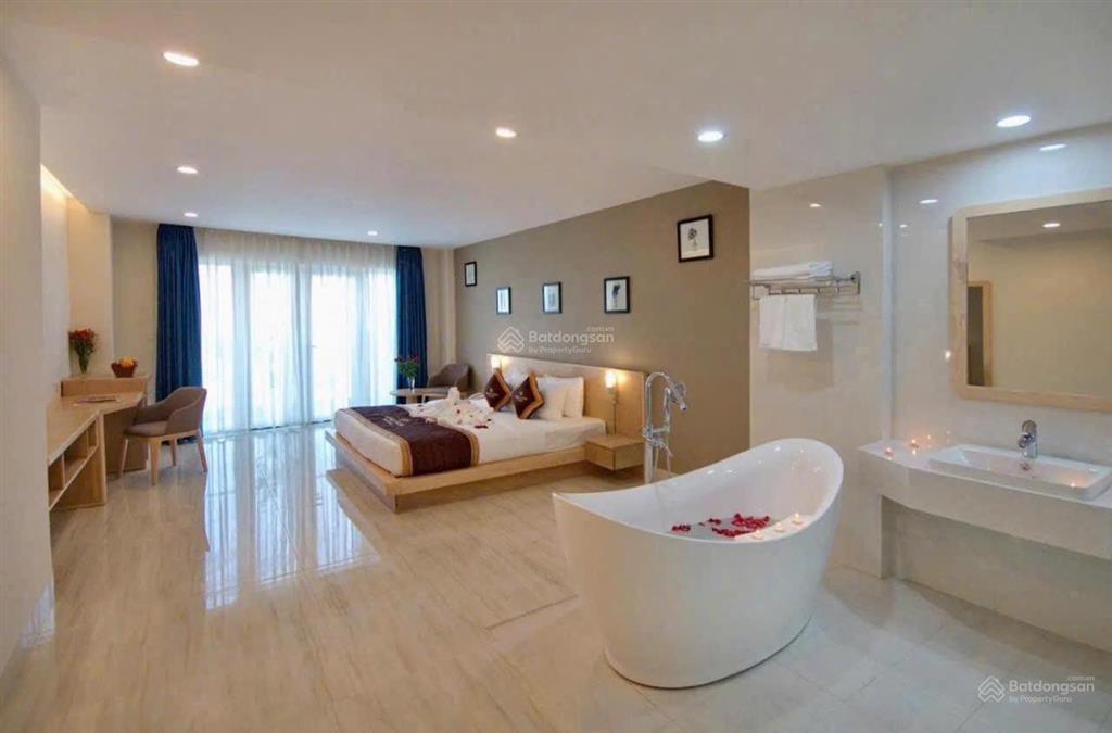 Bán khách sạn 20 tầng, đường bắc sơn, vĩnh hải, nha trang, 247.1m2 (13,2x18,7m) hướng nam  75 tỷ
