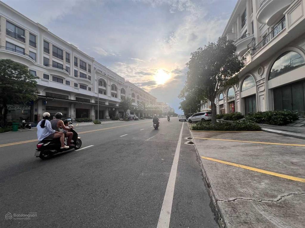 Chủ bán lô đất siêu đẹp mặt tiền đinh thị thi 4,3x16m, ngay trục chính kđt vạn phúc, kinh doanh tốt