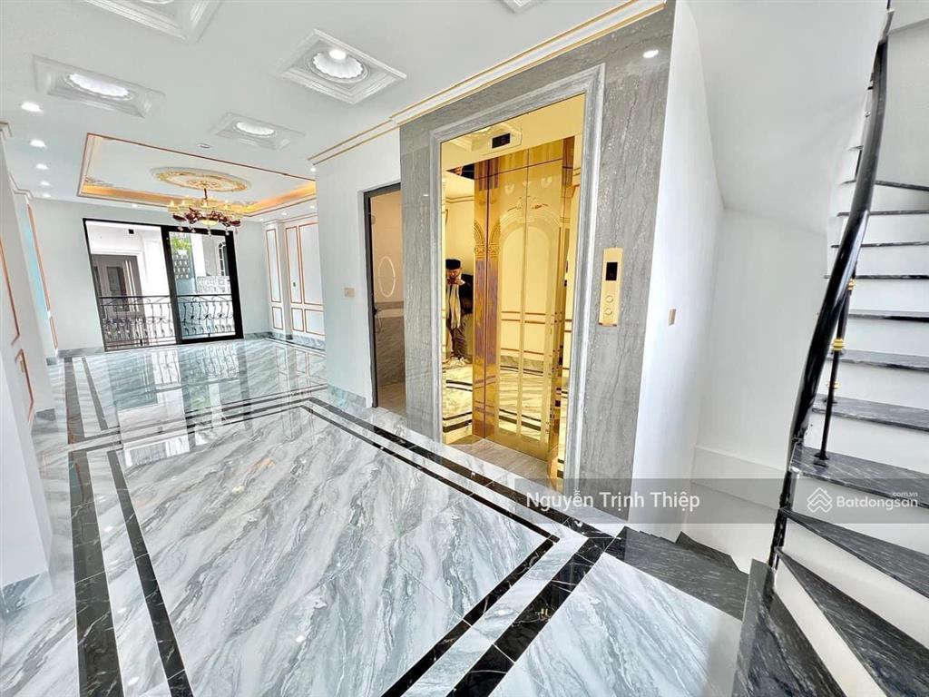 Siêu hot! nhà phú diễn  bắc từ liêm. dt 36m2*6t thang máy ngõ thông. giá 8.7 tỷ (ô tô vào nhà)