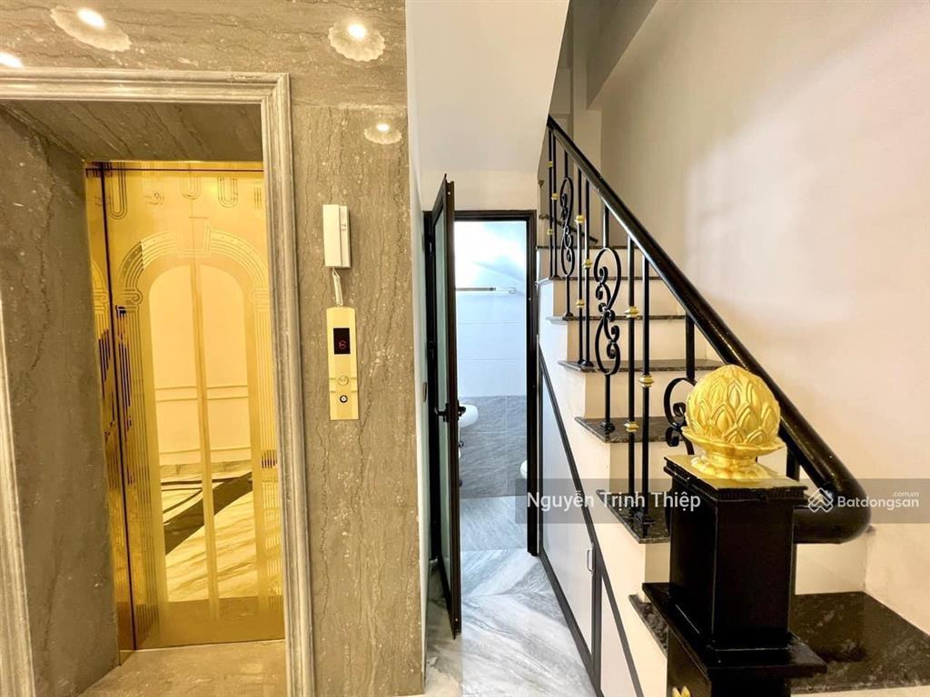 Siêu hot! nhà phú diễn  bắc từ liêm. dt 36m2*6t thang máy ngõ thông. giá 8.7 tỷ (ô tô vào nhà)