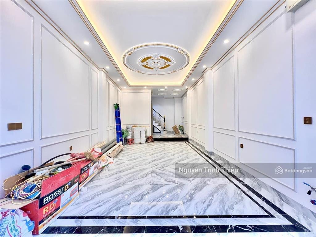 Siêu hot! nhà phú diễn  bắc từ liêm. dt 36m2*6t thang máy ngõ thông. giá 8.7 tỷ (ô tô vào nhà)