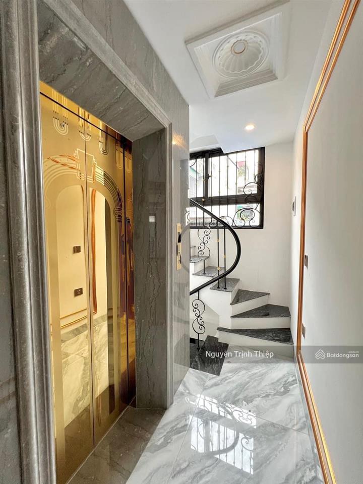 Siêu hot! nhà phú diễn  bắc từ liêm. dt 36m2*6t thang máy ngõ thông. giá 8.7 tỷ (ô tô vào nhà)