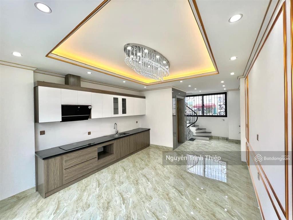 Siêu hot! nhà phú diễn  bắc từ liêm. dt 36m2*6t thang máy ngõ thông. giá 8.7 tỷ (ô tô vào nhà)