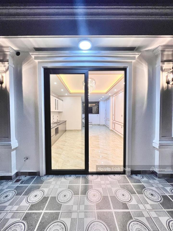 Siêu hot! nhà phú diễn  bắc từ liêm. dt 36m2*6t thang máy ngõ thông. giá 8.7 tỷ (ô tô vào nhà)