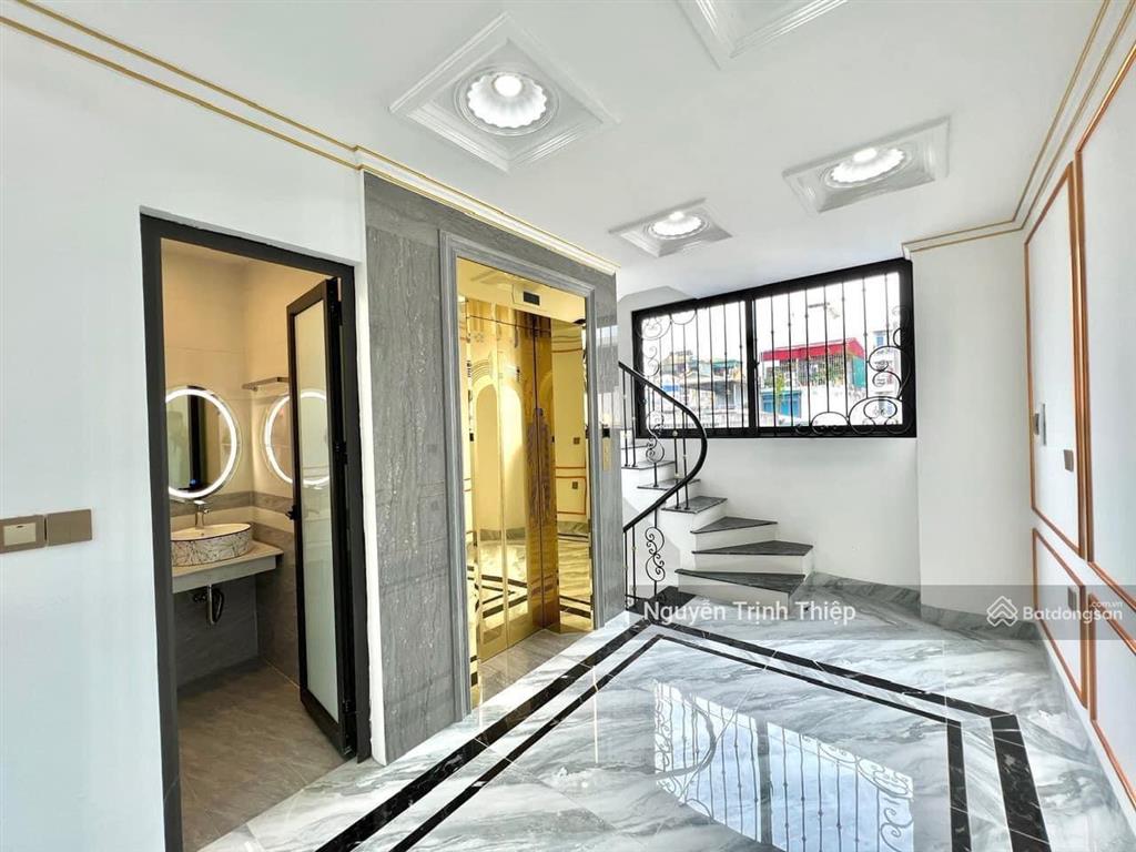 Siêu hot! nhà phú diễn  bắc từ liêm. dt 36m2*6t thang máy ngõ thông. giá 8.7 tỷ (ô tô vào nhà)