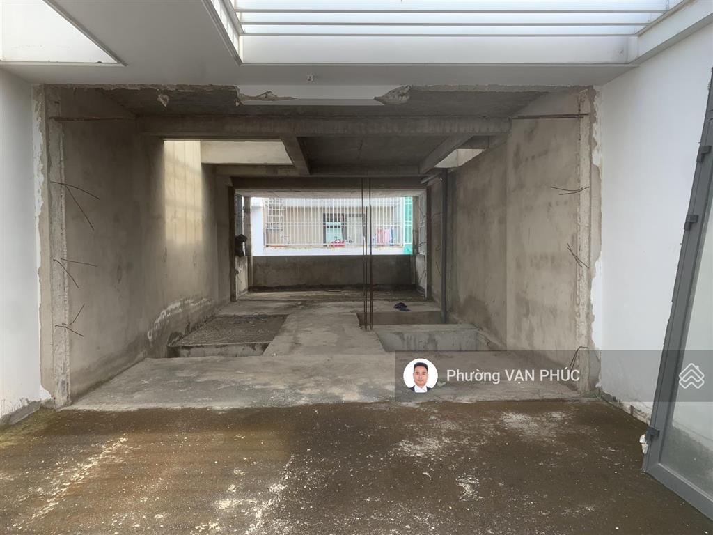 Bán nhà mặt phố tại kđt vạn phúc city, giá chỉ 21 tỷ, diện tích 100m2 có thang máy, đường rộng lớn