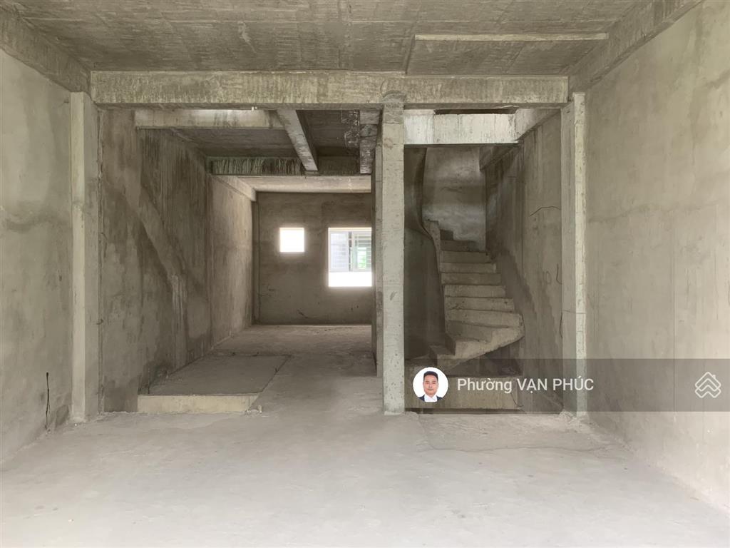Bán nhà mặt phố tại kđt vạn phúc city, giá chỉ 21 tỷ, diện tích 100m2 có thang máy, đường rộng lớn