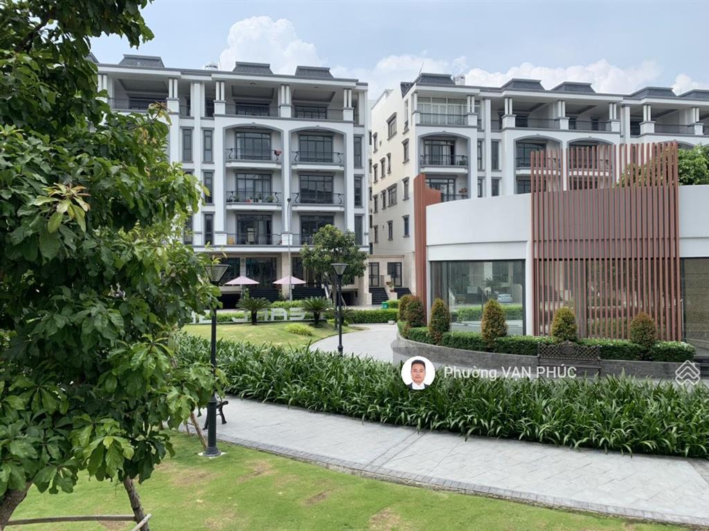 Bán nhà mặt phố tại kđt vạn phúc city, giá chỉ 21 tỷ, diện tích 100m2 có thang máy, đường rộng lớn