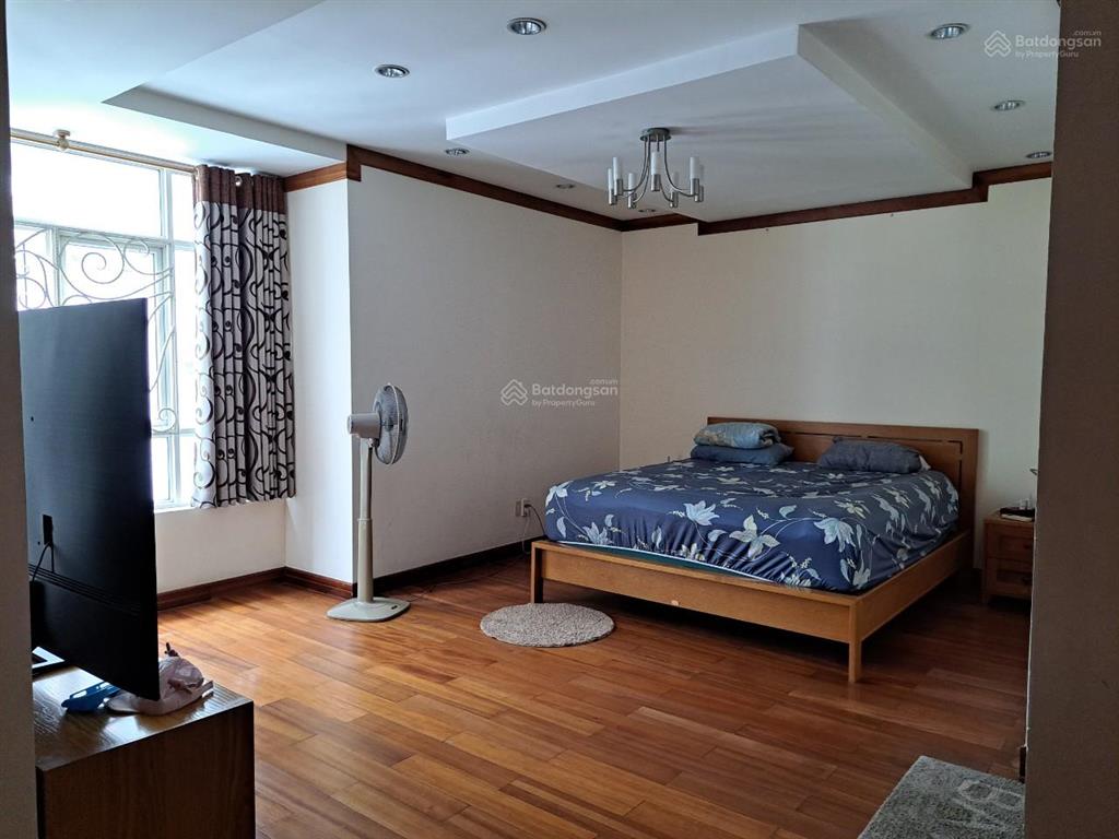 Cho thuê gấp căn 4pn view sông có nội thất, lầu cao, giá 35 triệu, thương lượng.  vân 0906 812 ***