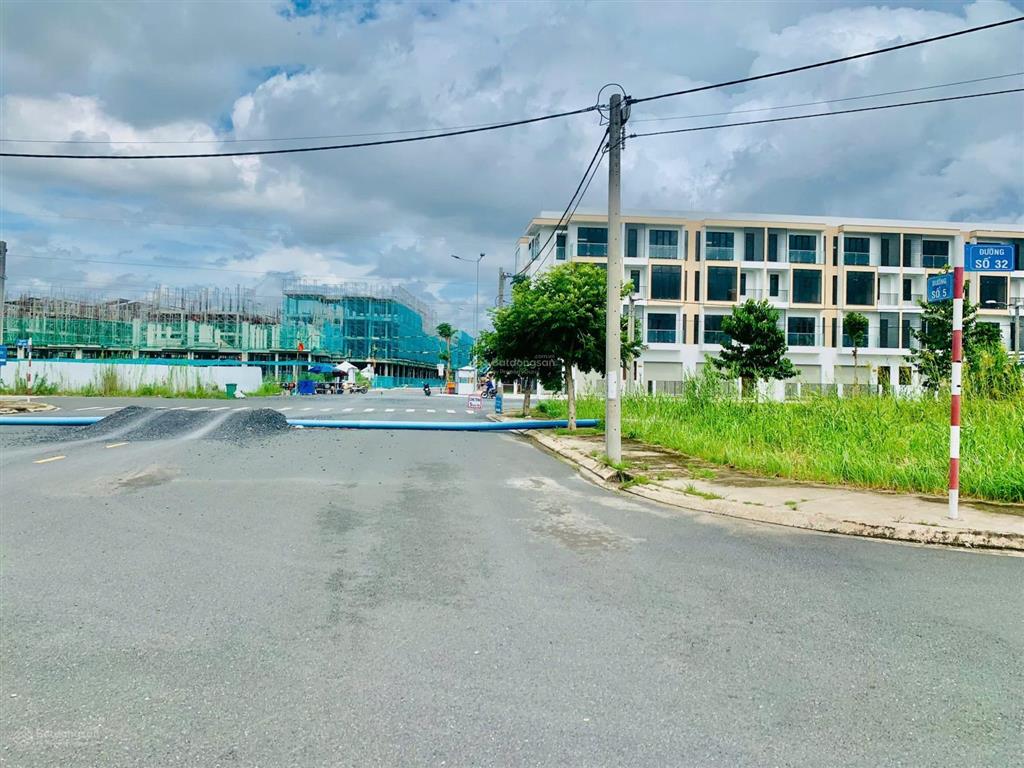 Chuyên bán giỏ hàng chuyển nhượng  nhận bán lại  xây nhà  đường lớn  căn góc  view công viên