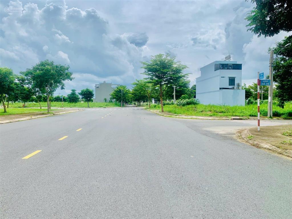 Chuyên bán giỏ hàng chuyển nhượng  nhận bán lại  xây nhà  đường lớn  căn góc  view công viên