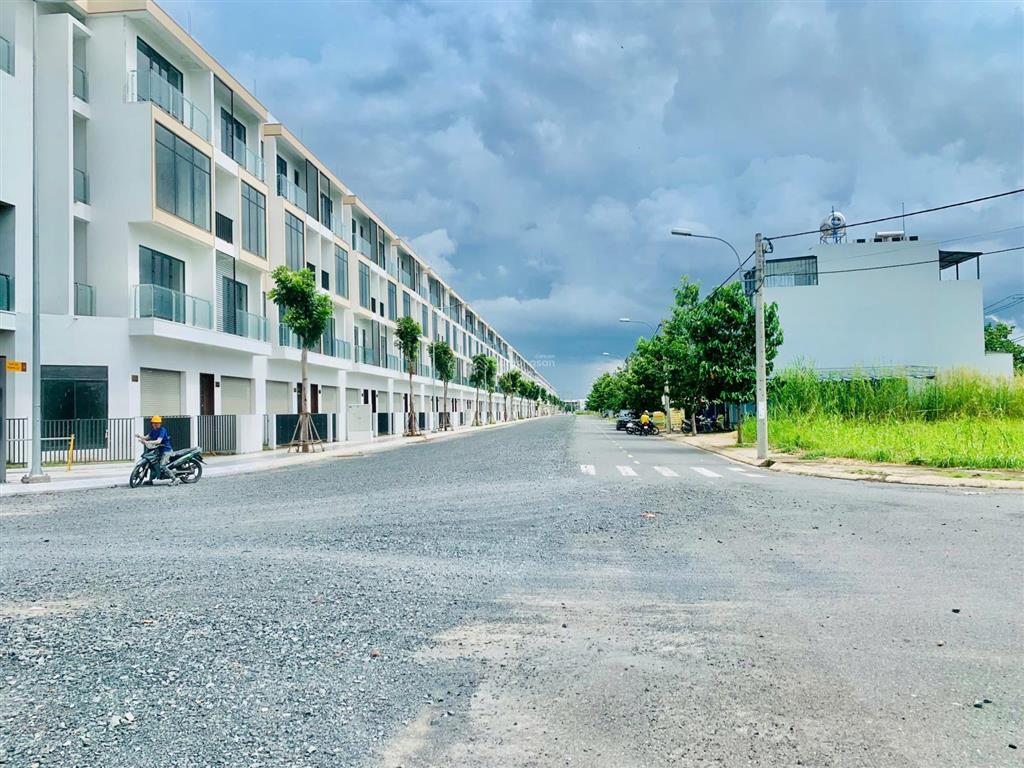 Chuyên bán giỏ hàng chuyển nhượng  nhận bán lại  xây nhà  đường lớn  căn góc  view công viên