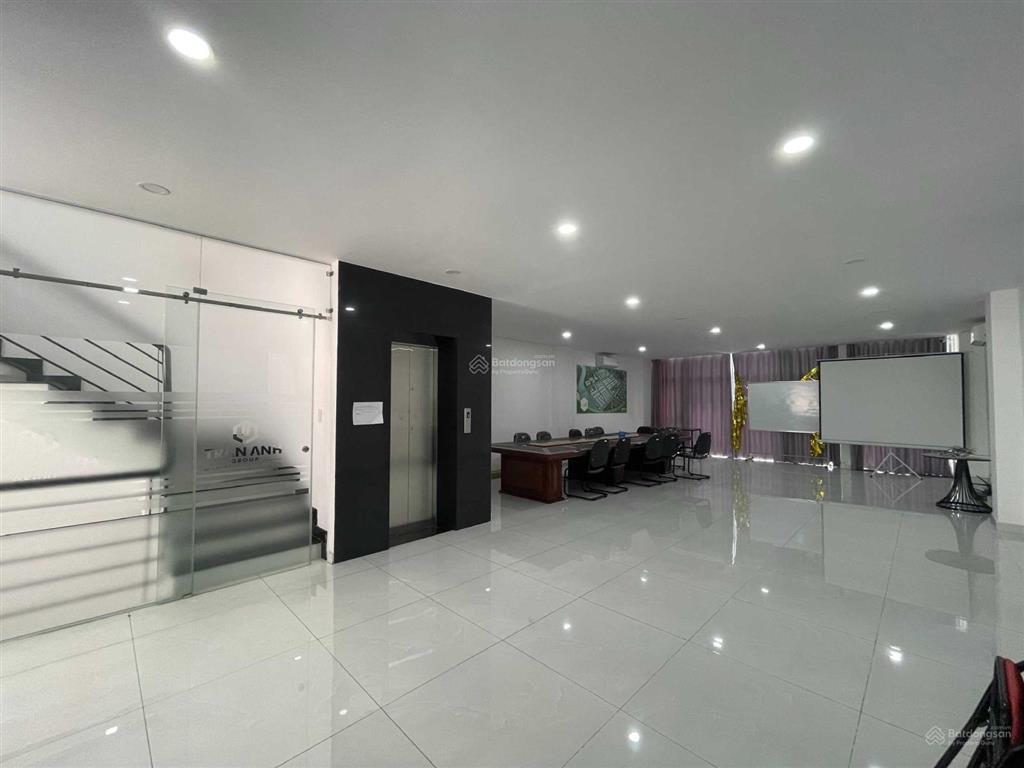 Cho thuê văn phòng 5x15m, 6x20m, 7x20m, 9x20m. sàn trống ngăn kính sẵn máy lạnh. giá chỉ từ 5tr/th