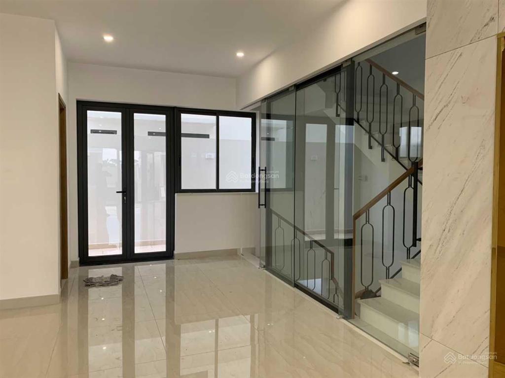 Cho thuê văn phòng 5x15m, 6x20m, 7x20m, 9x20m. sàn trống ngăn kính sẵn máy lạnh. giá chỉ từ 5tr/th
