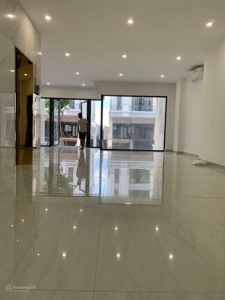 Cho thuê văn phòng 5x15m, 6x20m, 7x20m, 9x20m. sàn trống ngăn kính sẵn máy lạnh. giá chỉ từ 5tr/th