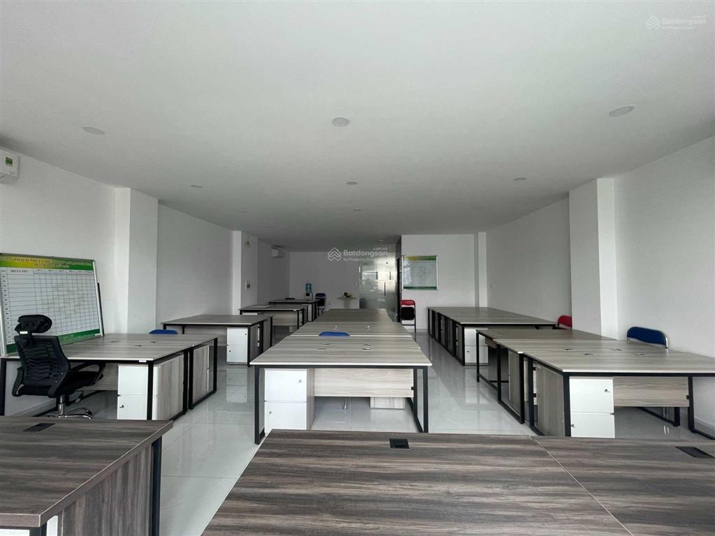 Cho thuê văn phòng 5x15m, 6x20m, 7x20m, 9x20m. sàn trống ngăn kính sẵn máy lạnh. giá chỉ từ 5tr/th