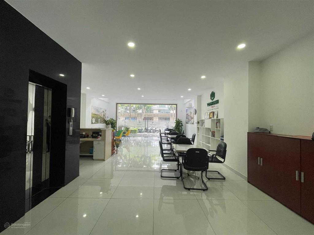 Cho thuê văn phòng 5x15m, 6x20m, 7x20m, 9x20m. sàn trống ngăn kính sẵn máy lạnh. giá chỉ từ 5tr/th