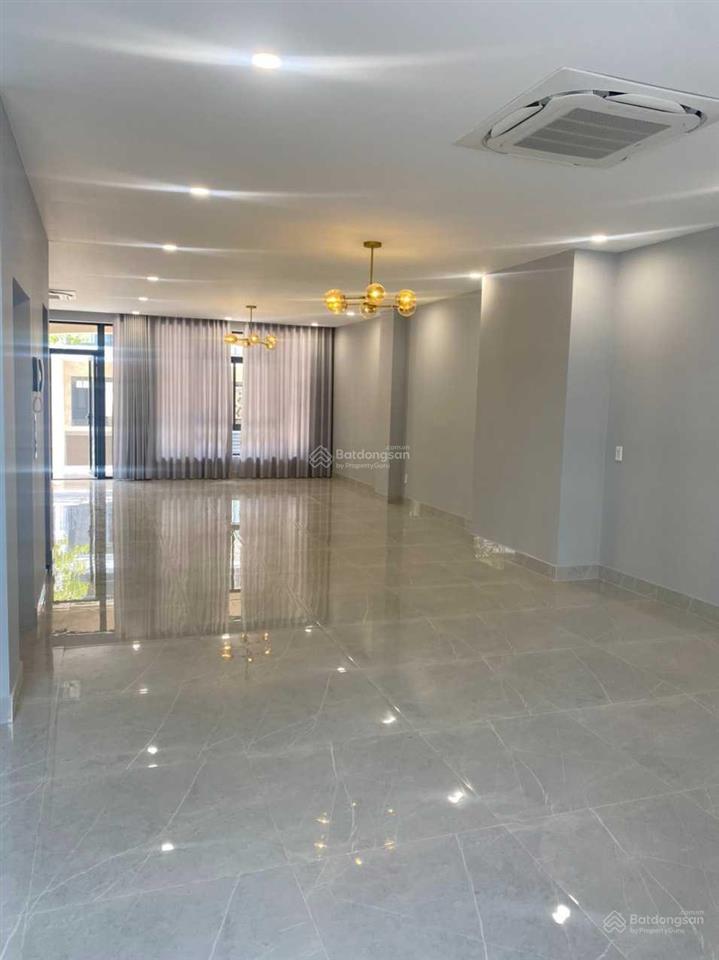 Cho thuê văn phòng 5x15m, 6x20m, 7x20m, 9x20m. sàn trống ngăn kính sẵn máy lạnh. giá chỉ từ 5tr/th