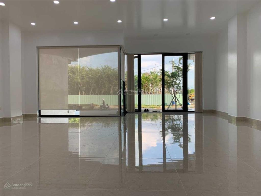 Cho thuê văn phòng 5x15m, 6x20m, 7x20m, 9x20m. sàn trống ngăn kính sẵn máy lạnh. giá chỉ từ 5tr/th