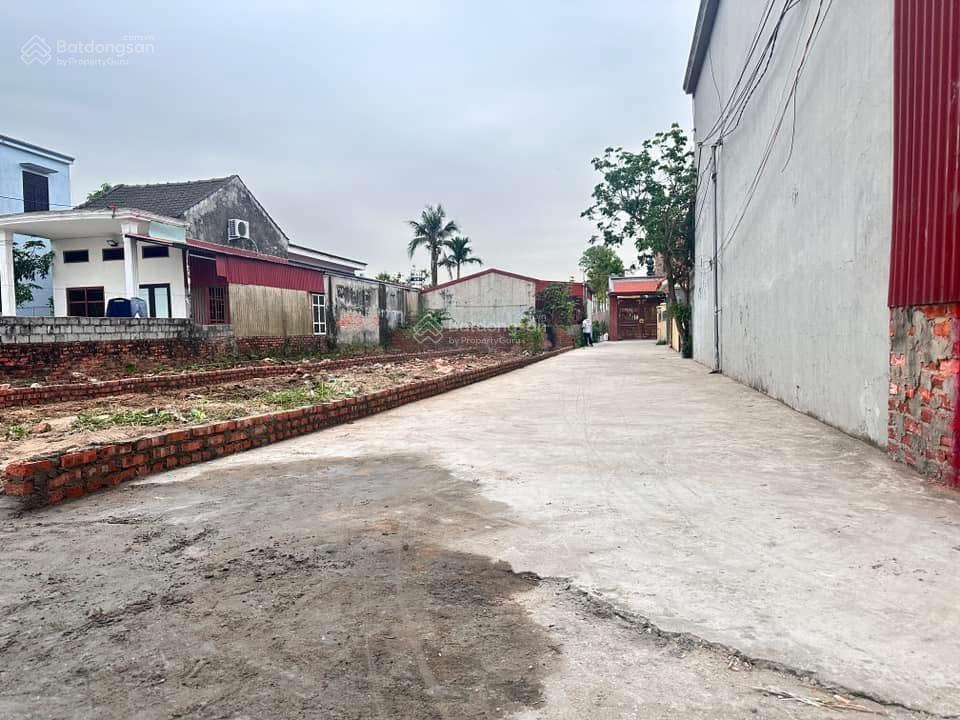 Mặt đường sông he gần vin hoà nghĩa dương kinh hải phòng.lô góc