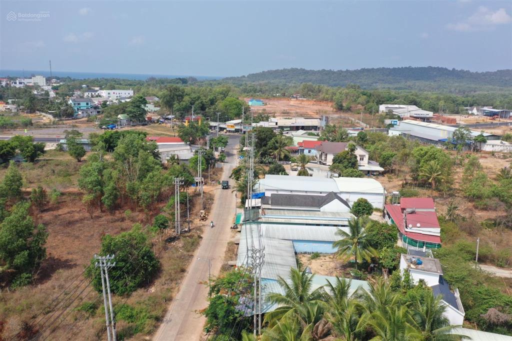 Bán 3454.9m2 đất mặt tiền đường, phía núi view sông. mặt tiền 56m