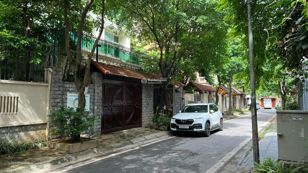 Cần bán căn góc biệt thự linh đàm dt 260m2, 2 mặt tiền đường 17m và 13m, 4 tầng, vị trí đẹp, sđcc