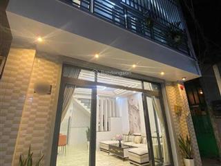 Đi nước ngoài bán gấp nhà hxh nguyễn thiện thuật, q3, gần vòng xoay.  0902 958 ***