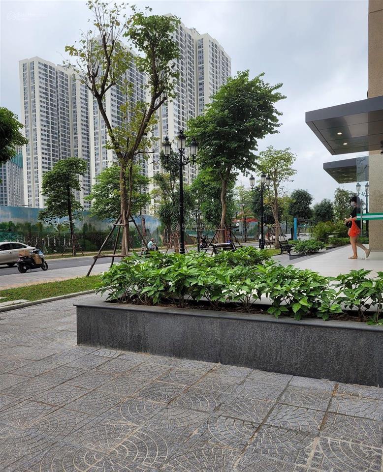 Chính chủ cần bán shop chân đế toà sa2 vinhomes smart giá 7 tỷ đang kinh doanh.  0986 126 ***
