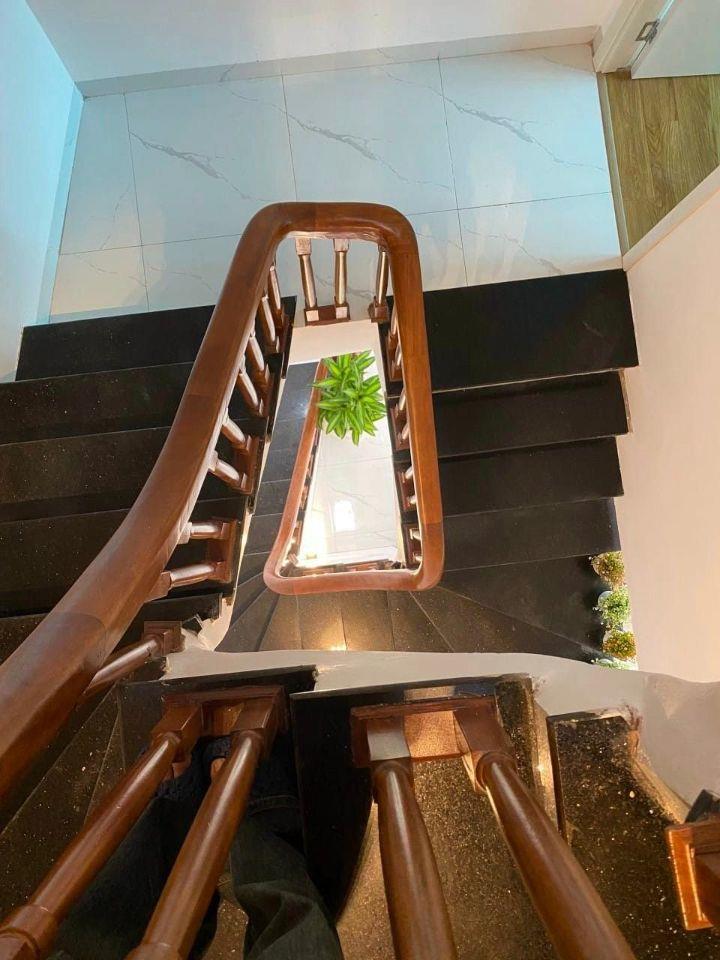 Bán nhà An Khánh, gần khu biệt thự 32M 5 Tầng, ngõ vào 3m, ô tô đỗ cạnh nhà giá 4.6 tỷ
